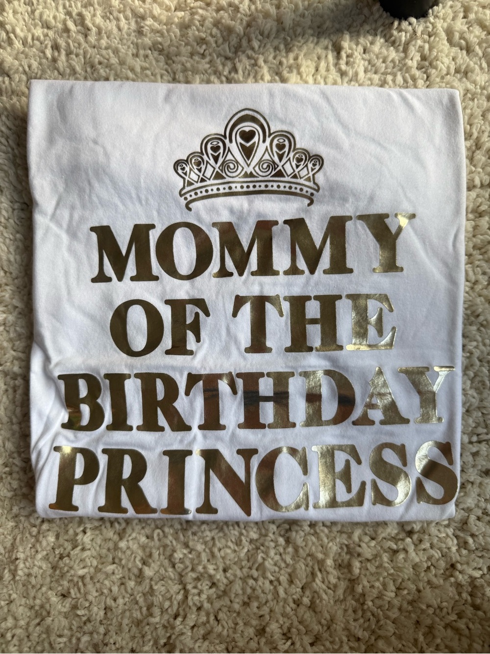 Women’s Mommy of the Birthday Princess gold foil with crown graphic t shirt NWT